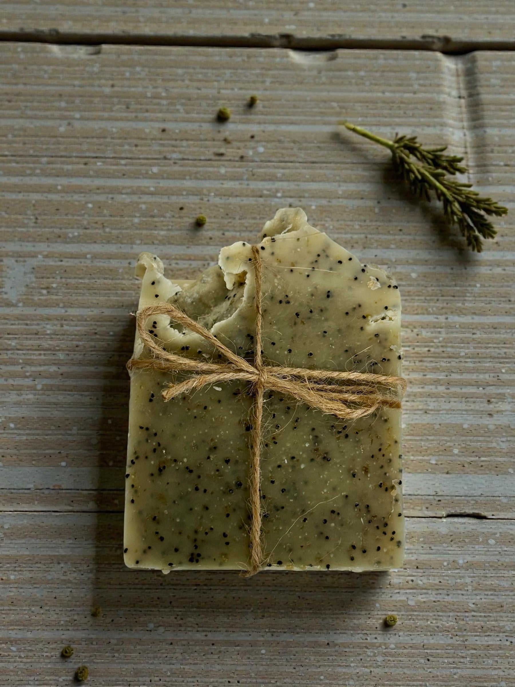 Gardener's Hand Soap - with Poppy Seeds & Oatmeal ~ 100g Bar